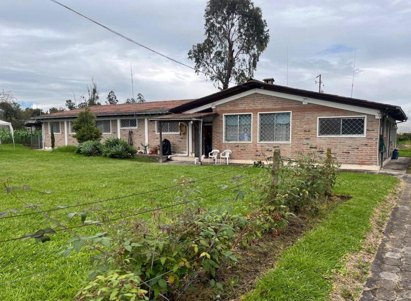Quito Eco Lodge Airport - B&B 타바벨라 외부 사진